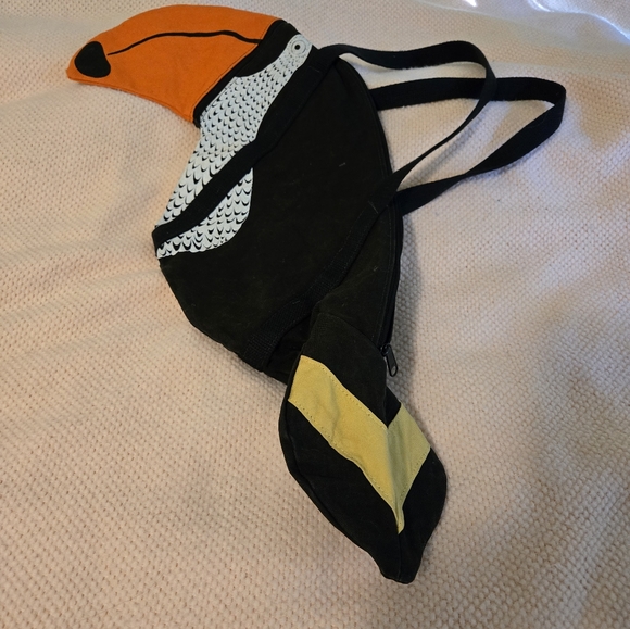 Toucan Shaped Shoulder Bag - Picture 8 of 9